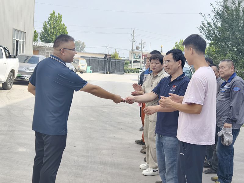 我們比不了河南礦山，但是，我們可以努力學(xué)習(xí)人家，把涼氣送到一線去
